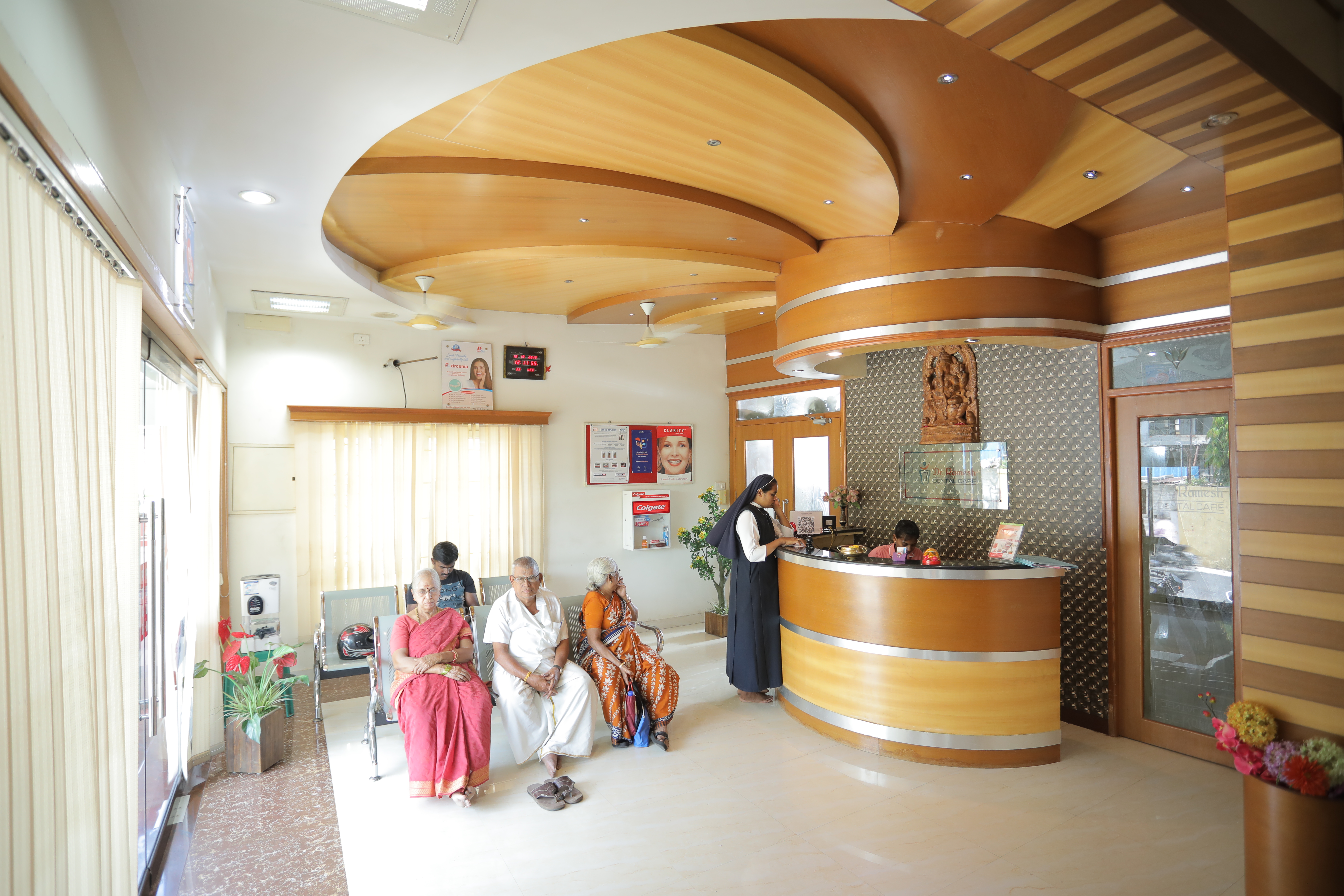 Adult dental suite with ergonomic chair
