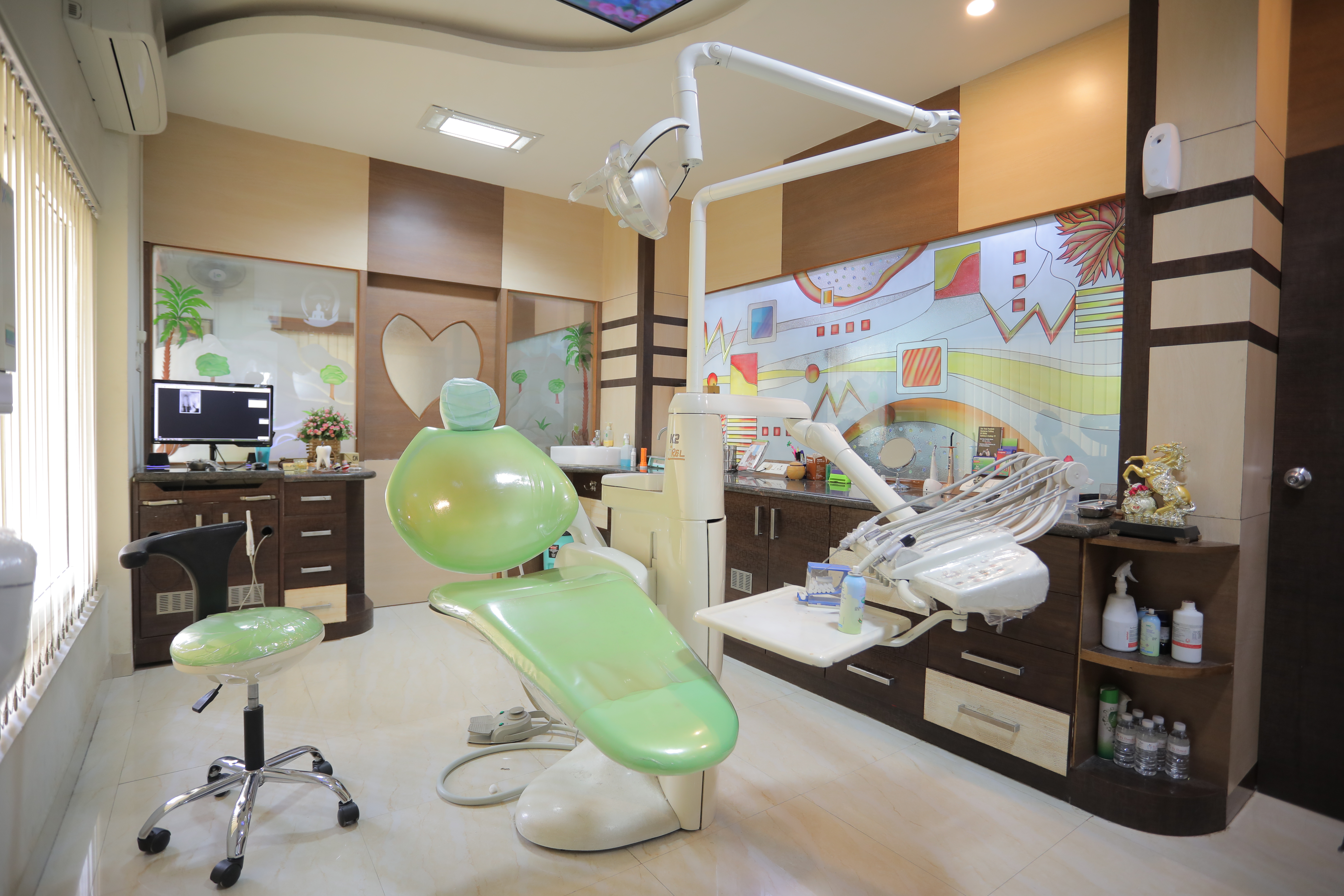 Advanced implant and surgical operatory